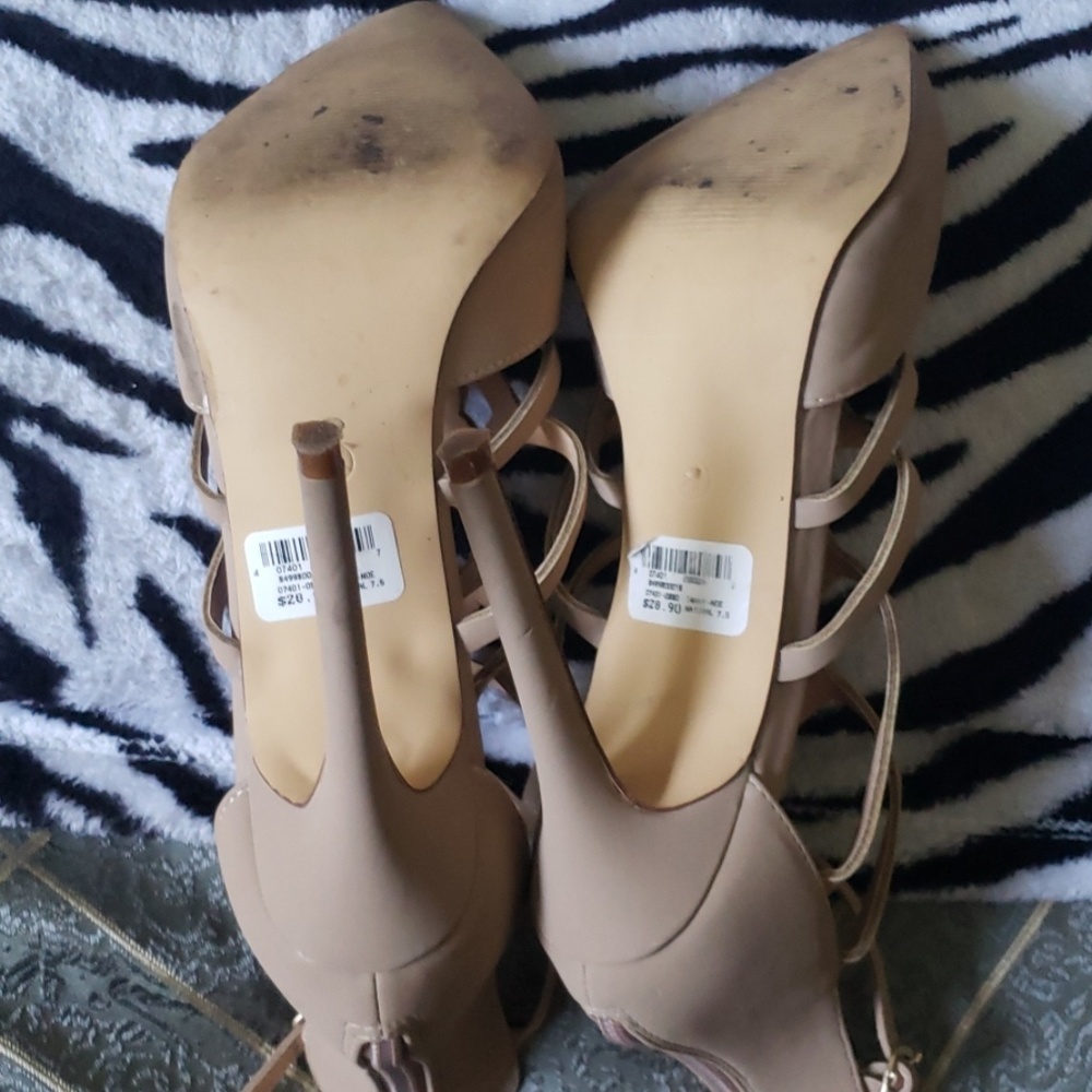 Heels - Picture 3 of 3